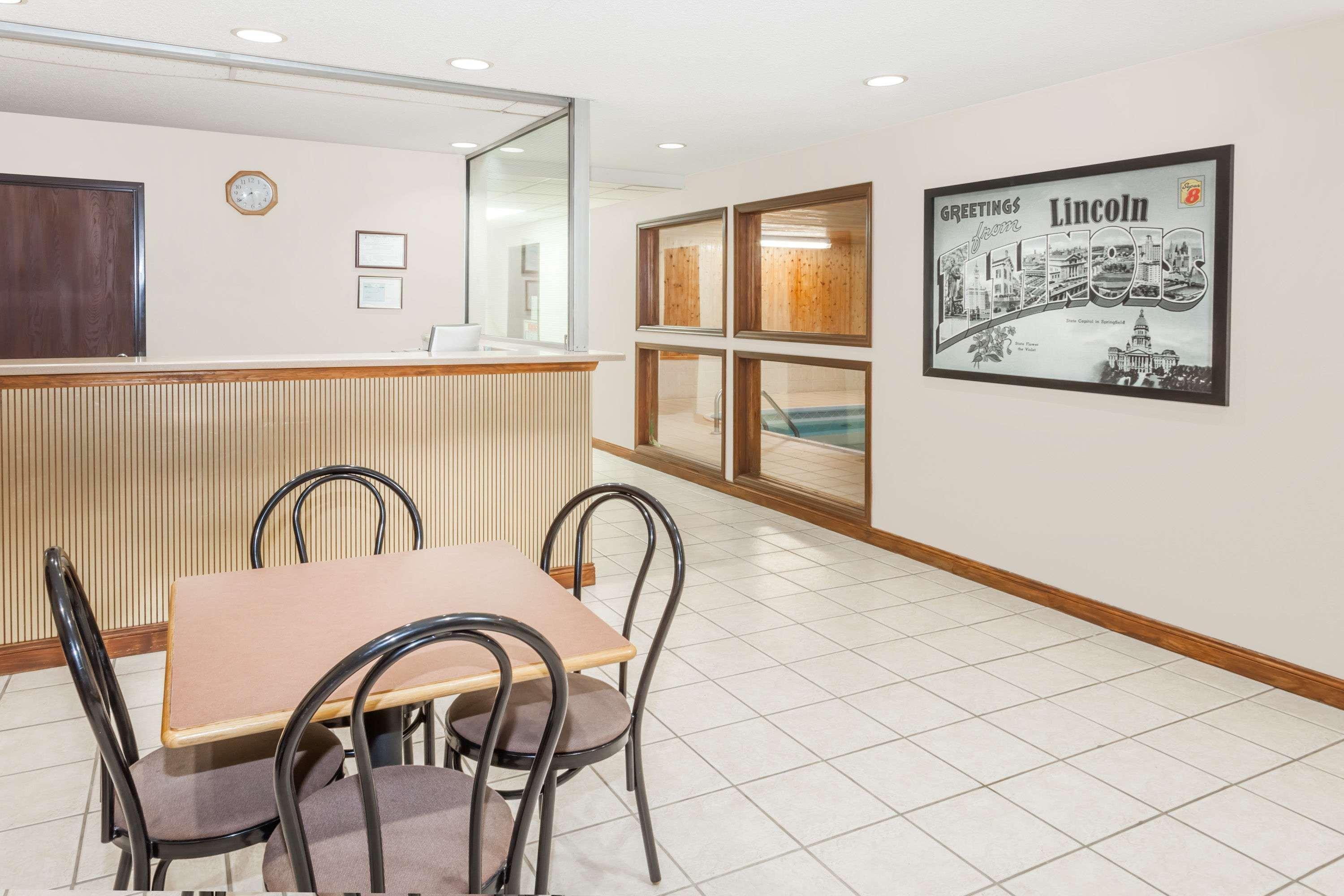 Super 8 By Wyndham Lincoln Hotel Bagian luar foto