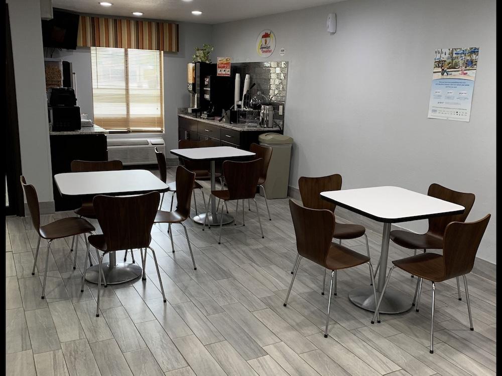 Super 8 By Wyndham Lincoln Hotel Bagian luar foto