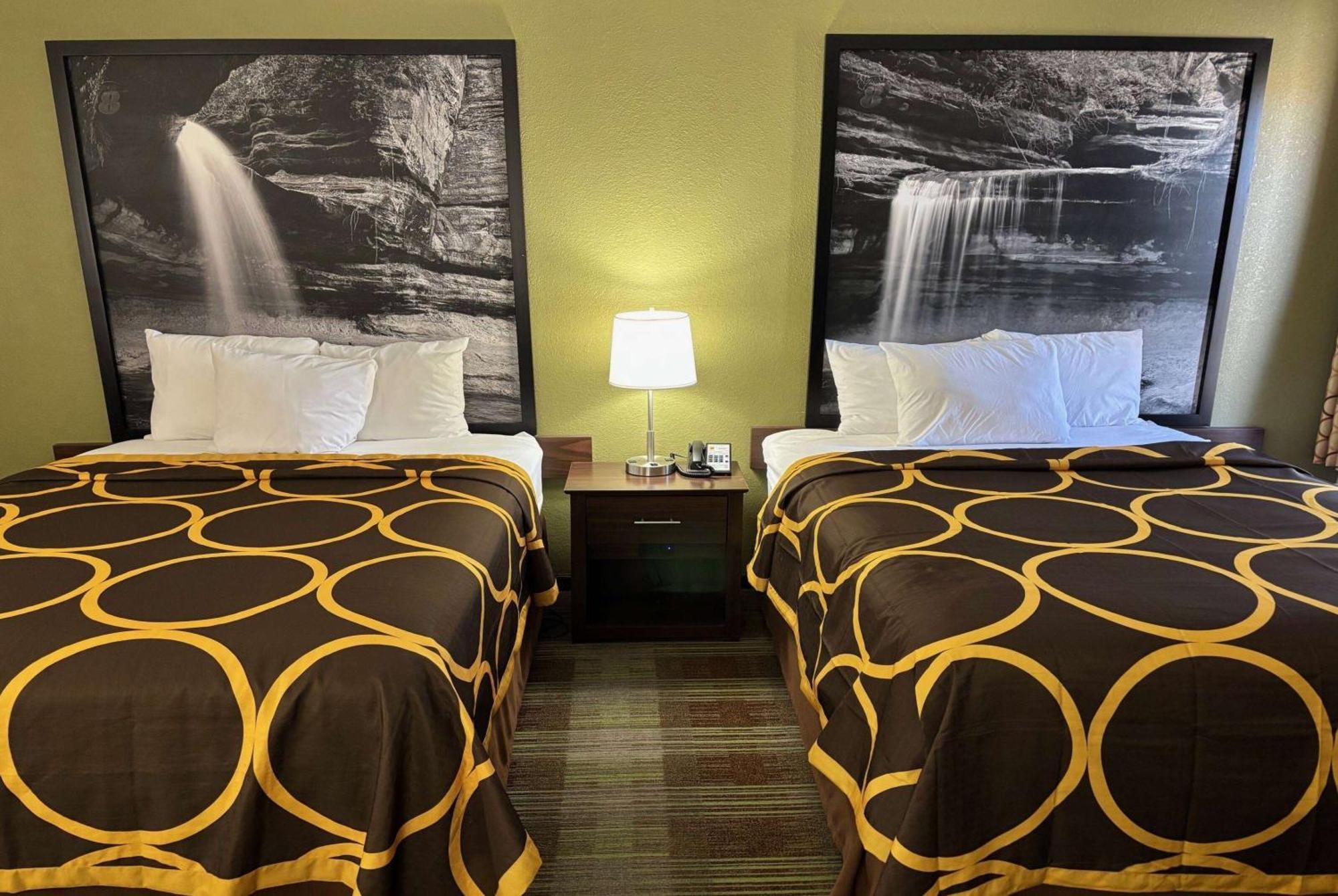 Super 8 By Wyndham Lincoln Hotel Bagian luar foto