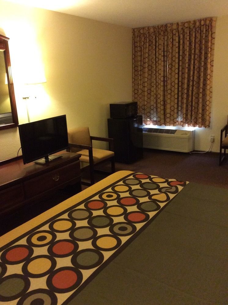 Super 8 By Wyndham Lincoln Hotel Bagian luar foto